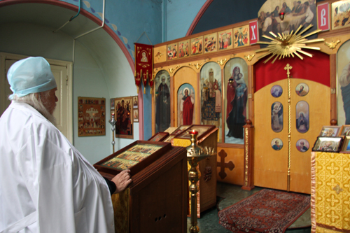 Епископ Пантелеимон в храме святителя Николая при Московском Центре борьбы с туберкулезом