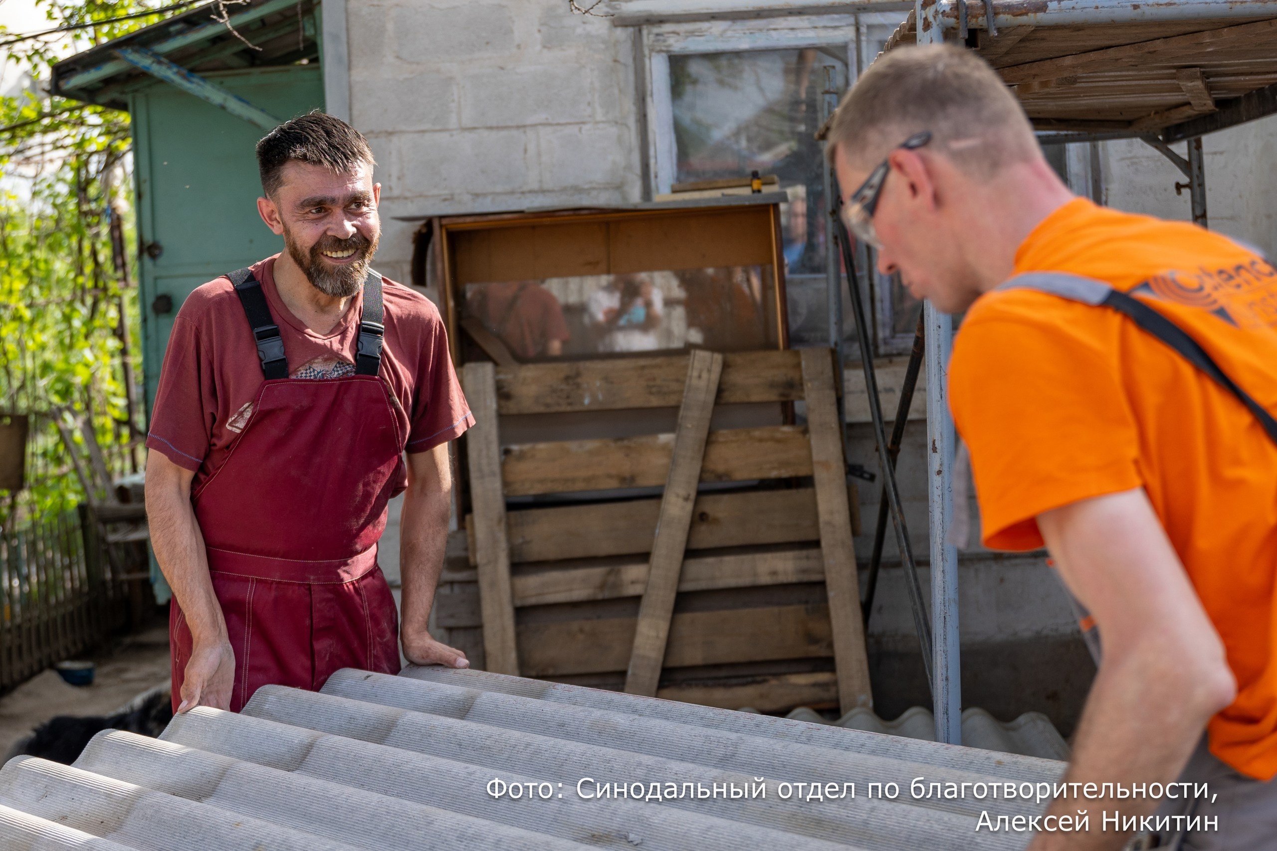 Православные волонтеры-ремонтники в Мариуполе