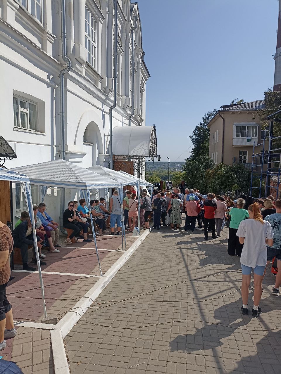 Пострадавшие мирные жители в церковном центре комплексной социальной помощи Курска