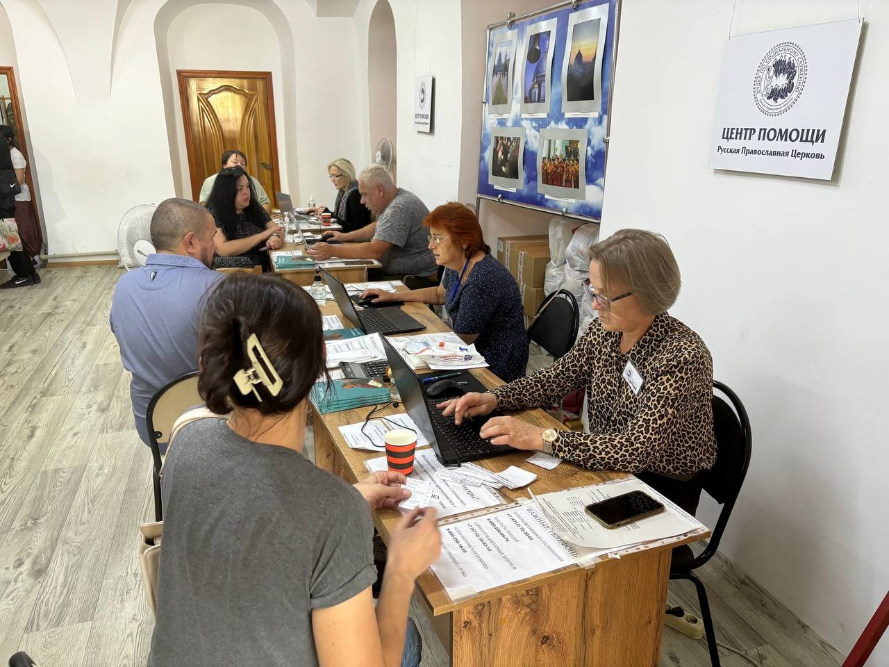 Волонтеры в центре комплексной социальной помощи в Свято-Троицком монастыре Курска