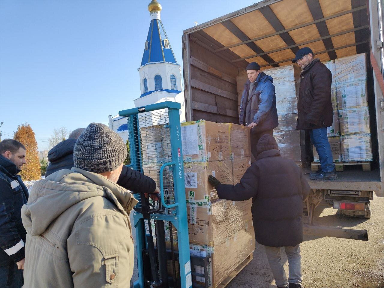 Разгрузка переданных чайников 